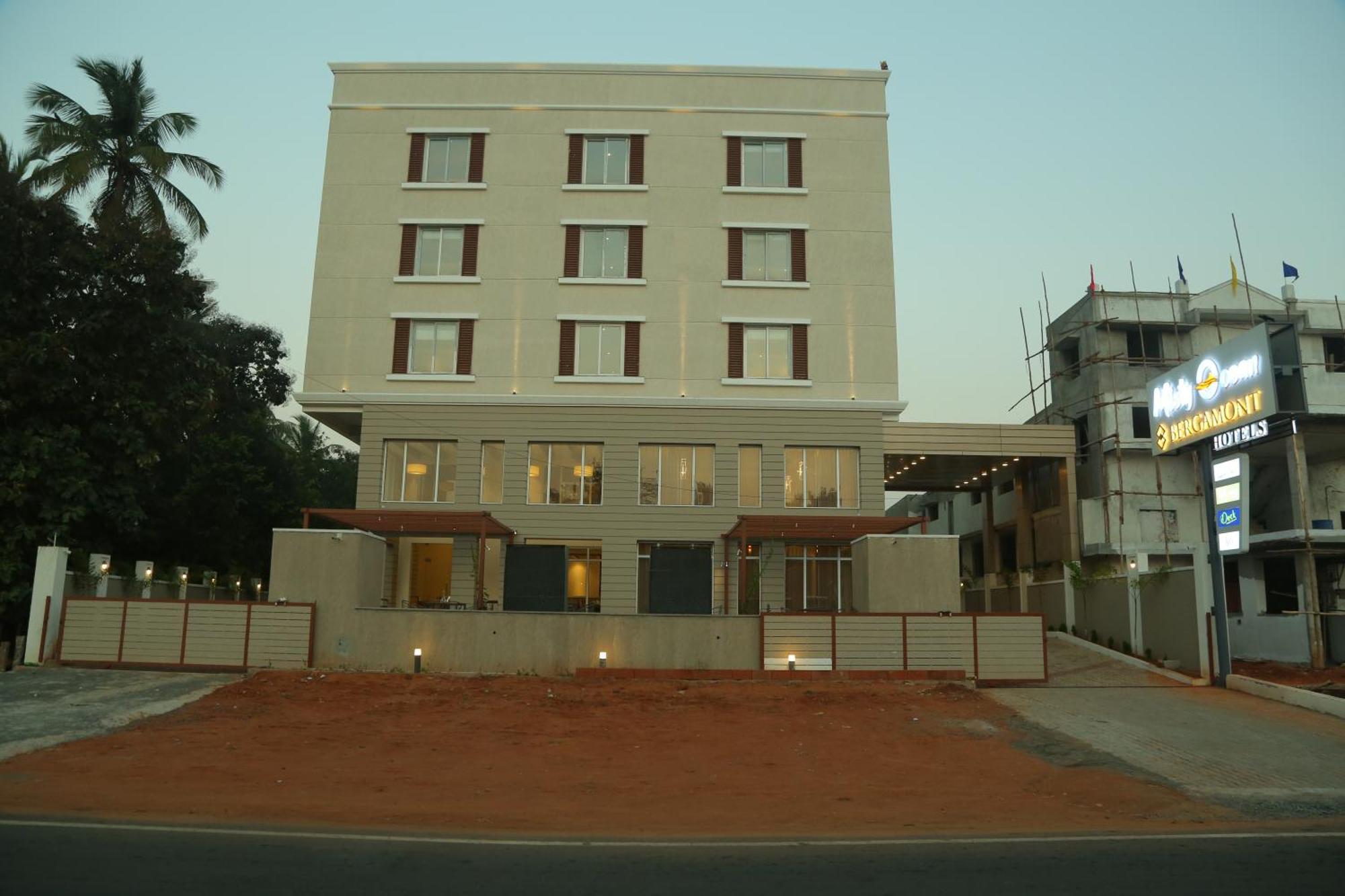 Misty Ocean - A Bergamont Group Of Hotel Kuilapalayam Bagian luar foto