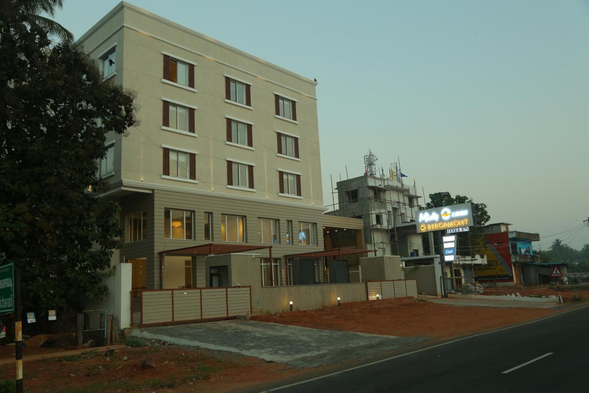 Misty Ocean - A Bergamont Group Of Hotel Kuilapalayam Bagian luar foto